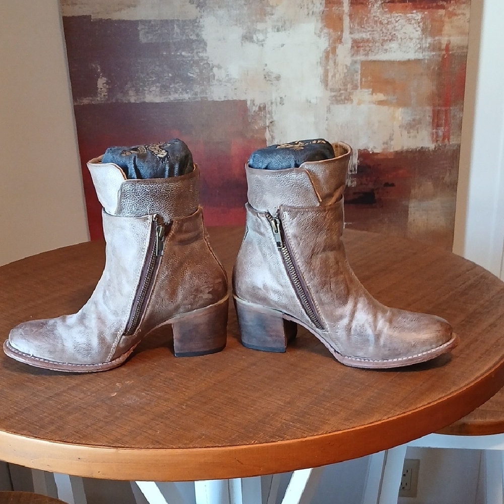 Freebird Distressed Brown Heeled Boots - Picture 2 of 7